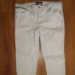 Abercrombie and Fitch Signature collection Skinny
